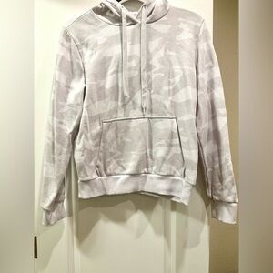 90 Degree By Reflex women’s Gray camo print hoodie